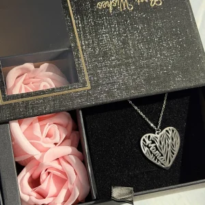 20.0 CAJA CON COLLAR